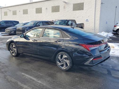 2025 Hyundai ELANTRA SEL