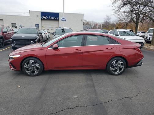 2024 Hyundai ELANTRA SEL