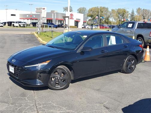 2023 Hyundai ELANTRA SEL
