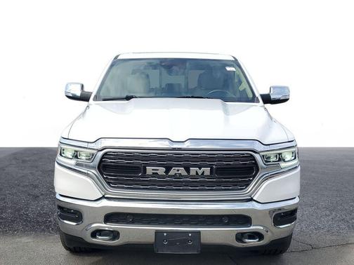 Ivory White Tri-Coat Pearlcoat 2019 RAM 1500 Limited