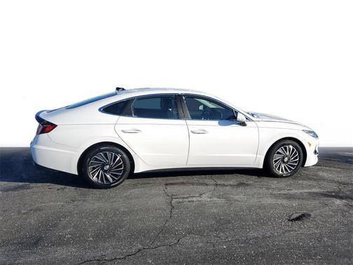 2023 Hyundai SONATA Hybrid SE