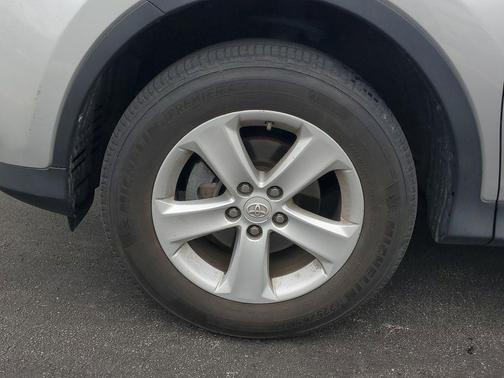 Classic Silver Metallic 2013 Toyota RAV4 XLE