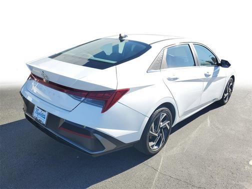 2025 Hyundai ELANTRA SEL