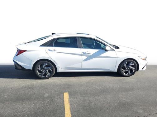 2025 Hyundai ELANTRA SEL