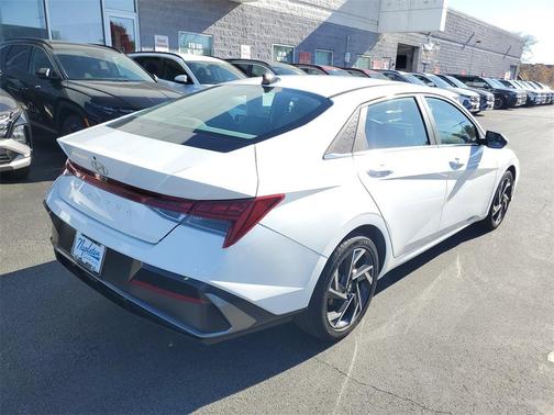 2025 Hyundai ELANTRA SEL