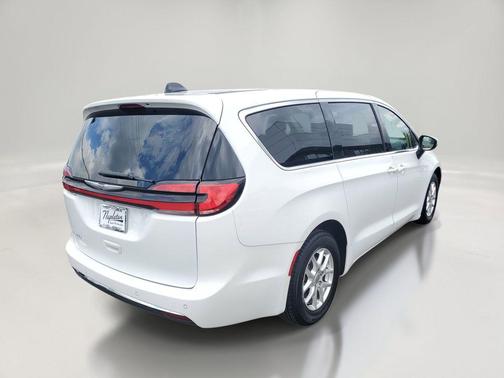 Bright White Clearcoat 2023 Chrysler Pacifica Touring L