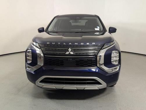 Cosmic Blue Metallic 2024 Mitsubishi Outlander SE