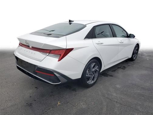 2025 Hyundai ELANTRA SEL