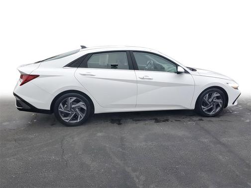 2025 Hyundai ELANTRA SEL