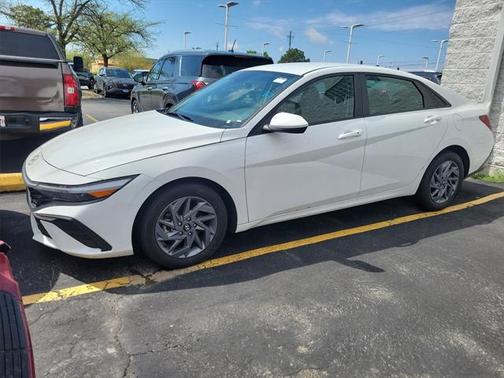 2024 Hyundai ELANTRA SEL