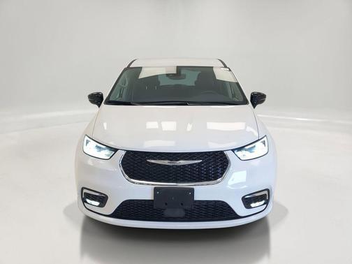 Bright White Clearcoat 2024 Chrysler Pacifica Touring L