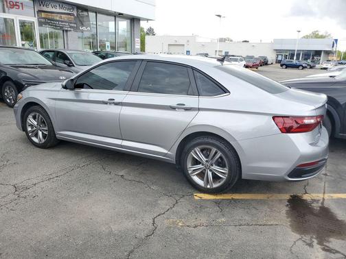 Pyrite Silver Metallic 2023 Volkswagen Jetta 1.5T SE
