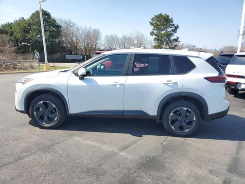 White Pearl 2025 Nissan Rogue SV