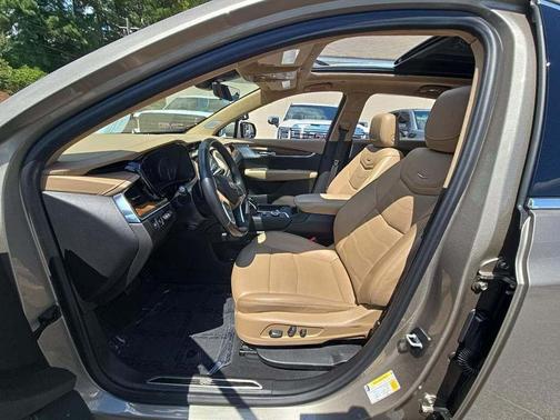 2022 Cadillac XT5 Premium Luxury