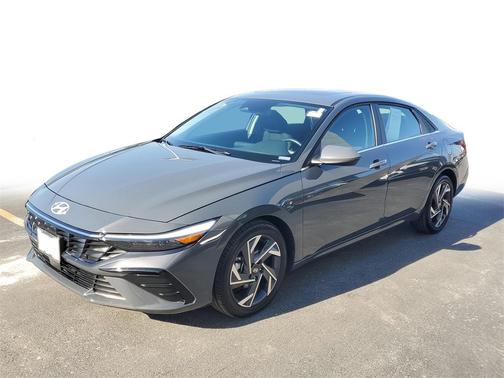 2025 Hyundai ELANTRA SEL