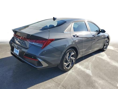 2025 Hyundai ELANTRA SEL