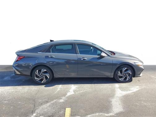 2025 Hyundai ELANTRA SEL