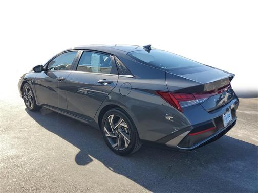 2025 Hyundai ELANTRA SEL