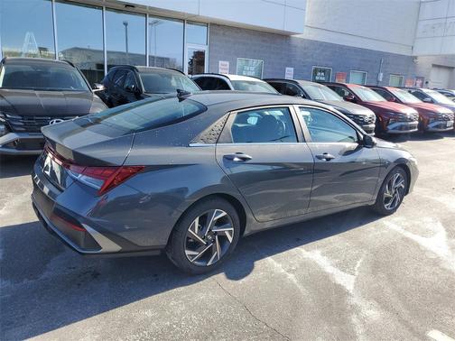 2025 Hyundai ELANTRA SEL