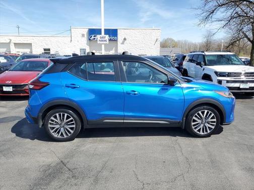 2021 Nissan Kicks SR