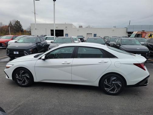 2025 Hyundai ELANTRA Limited