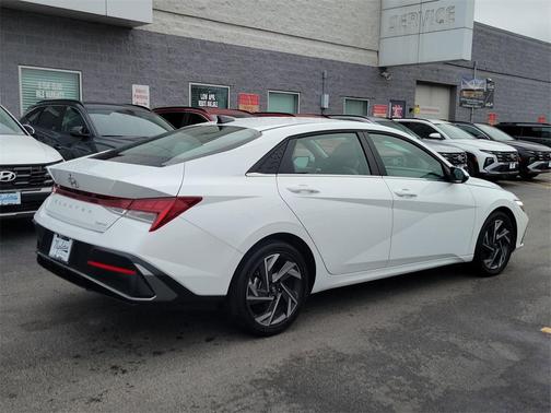 2025 Hyundai ELANTRA Limited