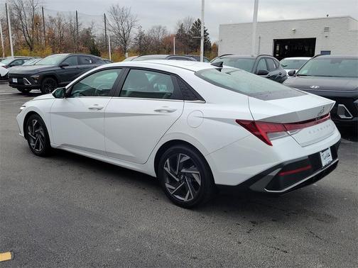 2025 Hyundai ELANTRA Limited