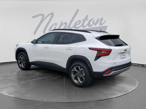 Summit White 2025 Chevrolet Trax LT