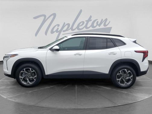 Summit White 2025 Chevrolet Trax LT