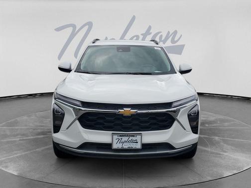 Summit White 2025 Chevrolet Trax LT