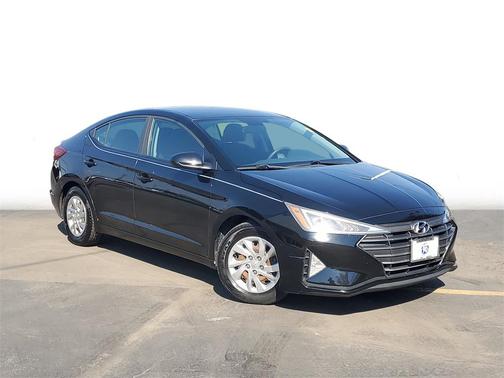 2019 Hyundai ELANTRA SE