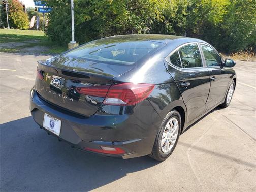 2019 Hyundai ELANTRA SE