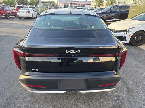 Aurora Black Pearl 2025 Kia K4 LXS