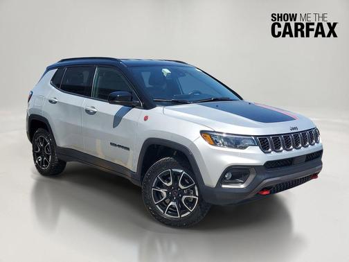 Silver Zynith Metallic Clearcoat 2025 Jeep Compass Trailhawk