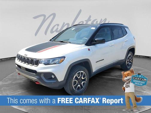 Silver Zynith Metallic Clearcoat 2025 Jeep Compass Trailhawk
