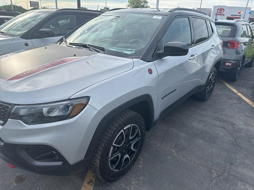 Silver Zynith Metallic Clearcoat 2025 Jeep Compass Trailhawk