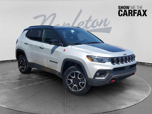 Silver Zynith Metallic Clearcoat 2025 Jeep Compass Trailhawk