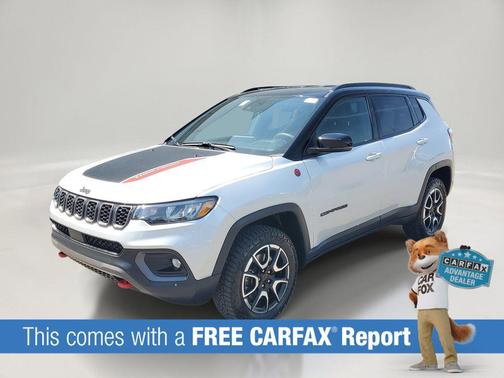 Silver Zynith Metallic Clearcoat 2025 Jeep Compass Trailhawk