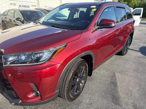 Salsa Red Pearl 2019 Toyota Highlander SE