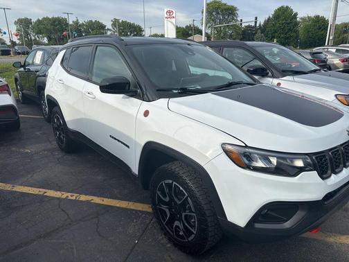 Bright White Clearcoat 2025 Jeep Compass Trailhawk