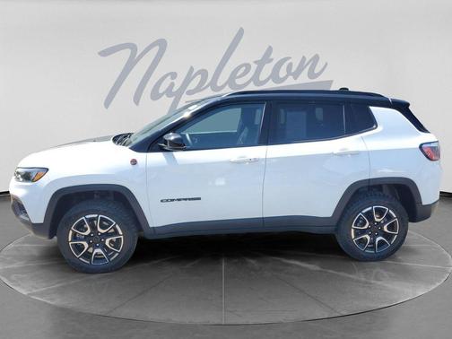 Bright White Clearcoat 2025 Jeep Compass Trailhawk