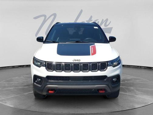 Bright White Clearcoat 2025 Jeep Compass Trailhawk