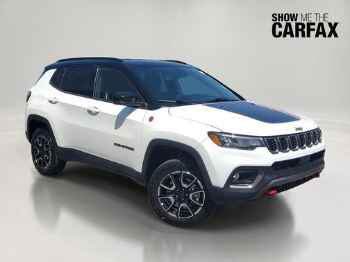 Bright White Clearcoat 2025 Jeep Compass Trailhawk