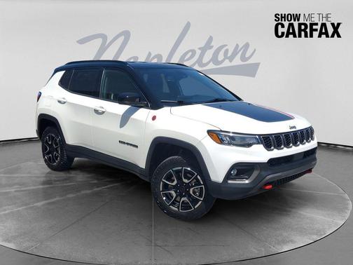 Bright White Clearcoat 2025 Jeep Compass Trailhawk