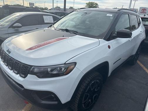 Bright White Clearcoat 2025 Jeep Compass Trailhawk
