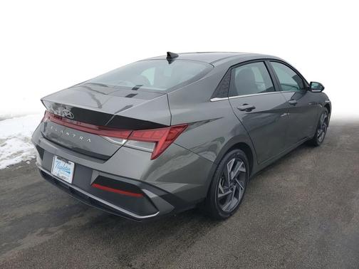 2025 Hyundai ELANTRA SEL