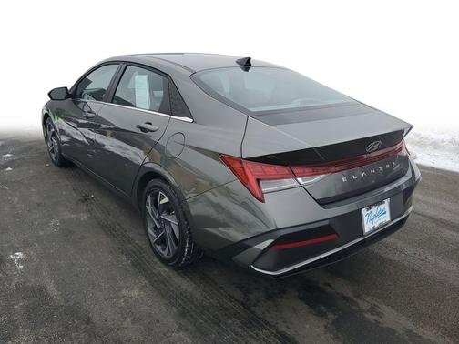 2025 Hyundai ELANTRA SEL