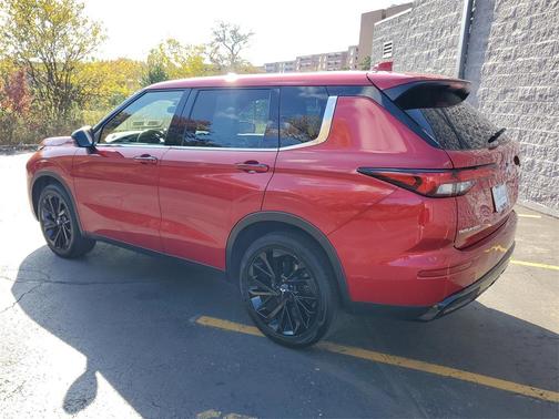 2023 Mitsubishi Outlander SE Black Edition 2WD