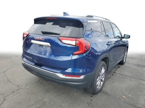 Marine Metallic 2023 GMC Terrain SLT