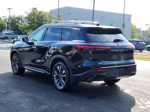 2025 INFINITI QX60 LUXE